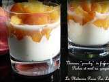 Verrine  punchy  au fromage blanc, pêches fraîches, miel et gingembre