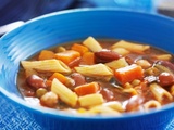 Authentique de minestrone aux macaronis : la soupe italienne traditionnelle