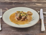 Côte de veau tendre aux champignons frais et sauce crémeuse au thym