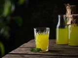 Du limoncello maison : comment préparer facilement cette délicieuse liqueur italienne