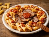 Gros macaroni à la napolitaine, farci au bœuf mijoté et aux pignons