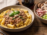 Macaroni à la bolognaise mijotée au veau et champignons