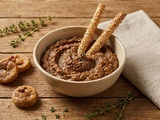 Tapenade olive noire et figue séchée : la recette qui twiste l’apéro