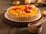Tarte aux abricots caramélisés sur pâte sablée : recette estivale gourmande