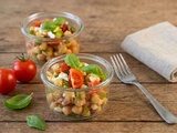 Verrines de pois chiches au brebis, tomates et basilic, façon sud