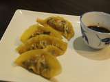 Gyozas à la volaille et à la citronnelle, sauce soja, miel et gingembre