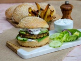 Burger végétarien, steak de pois chiches, avocat