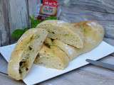 Fougasse au pesto, tomates séchées et chèvre