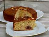 Gâteau au yaourt, fraises et amandes