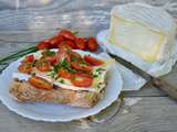 Tartines de Chaource et tomates cerises