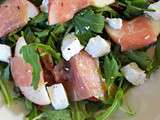 Salade d'été (pêche, prosciutto et roquette)