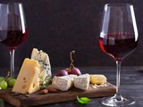Quel vin rouge pour le fromage ? Le guide complet