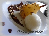 Poire cannelle et badiane aux noix sorbet citron sauce chocolat