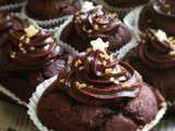 Cupcakes au chocolat en costume de fête