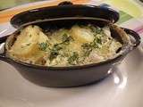 Mini cocotte de filet de poisson, pommes de terre et crème aux fines herbes