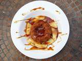 Petits gâteaux Bundt avec pommes poêlées au caramel à la fleur de sel