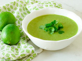 Potage de petits pois au lait de noix de coco et gingembre