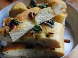 Focaccia ail, basilic et pignons de pin