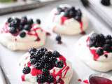 Petites Pavlovas aux mûres sauvages