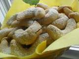  Kourabiethes  (Petits fours grecs aux amandes, cannelle et zeste d'orange )