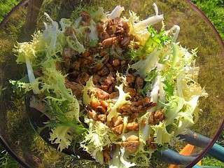 Salade frisée saumon