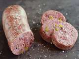 Saucisson cuit au vin rouge