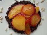 Tartelette Fine Chocolat Riz Soufflé et Ses Nectarines Rôties au Beurre Salé