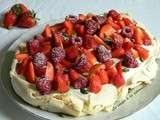 Pavlova aux fraises et aux framboises