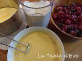 Gâteau à étages au chocolat blanc et fruits rouges