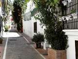 Aujourd'hui visite de Marbella. .... Du béton rien que du béton 
Heureusement que le centre historique a gardé tout son charme 
Quelques photos et d'autres vont suivre
#marbella #españa #andalucia #andalousie #latabledeclara