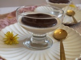 Panna cotta saveur kitkat et sa sauce au chocolat
