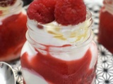 Verrine légère skyr et coulis de framboises