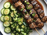 Découvrez l’Exquise Recette des Brochettes Teriyaki et Salade de Concombre: Un Dîner Léger et Savoureux pour les Amateurs de Cuisine Asiatique