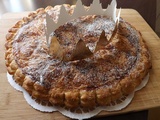 Galette des rois aux amandes, poires et fève tonka