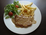 Savoureuse : Escalopes de Volaille à la Crème de Cassis et Moutarde