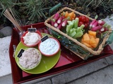 Trempettes et tartinades savoureuses pour un panier de crudités parfait
