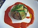 Charlotte à l'agneau légèrement épicé et à la courgette-aubergine, coulis de poivron