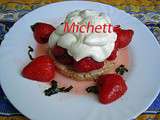 Entremets base aux céréales amande-miel, chantilly au citron, fraises au basilic