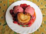 Glace à la fraise sans sorbetière, palmier feuilleté, salade de fraises