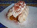 Meringue blonde, ananas caramélisé au rhum, chantilly à la cannelle