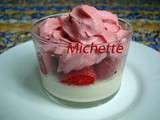 Verrine au lait d'amande, palet breton, fruits rouges et espuma à la framboise