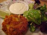 Croquettes Viviane au crabe, aïoli à la lime avec mesclun et vinaigrette au cidre