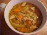 Délicieuse soupe au poulet et aux poireaux