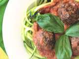 Cuisine « raw » : spaghetti de courgettes, sauce marinara et boulettes noix-champignons