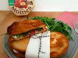 Croque au fromage chaussée aux Moines, jambon sec, oignon et roquette