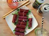 Petits rouleaux à la viande des grisons, roquette et fromage pour l'apéro