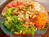 Salade vietnamienne au poulet et aux nems