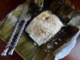 Riz gluant farci au saumon en feuilles de bananier