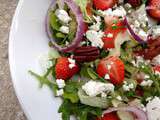 Salade de fraises, roquette et feta