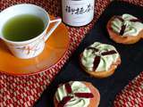 Toasts au saumon fumé chantilly miel et matcha